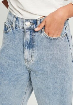 Tussah Elle - Flared Jeans - Light Blue Wash -Tussah 81cc2e46a3d846c79cd2a8b2e0238e05